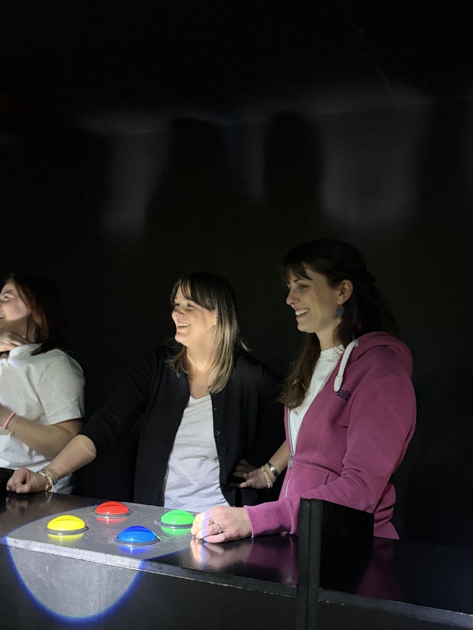 Des joueuses s'amusent lors d'une session d'iQuiz chez Team Square